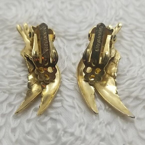 Vintage Giovanni Double Leaf Gold Clip Earrings - Picture 4 of 5